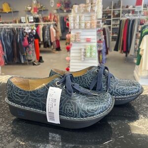 Alegria Women's Floral Patterned Flats in Black and Blue